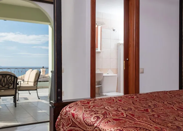 Daire Douranakis House Seaview *