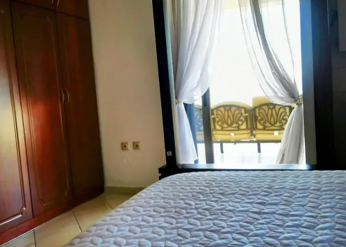 Daire Douranakis House Seaview