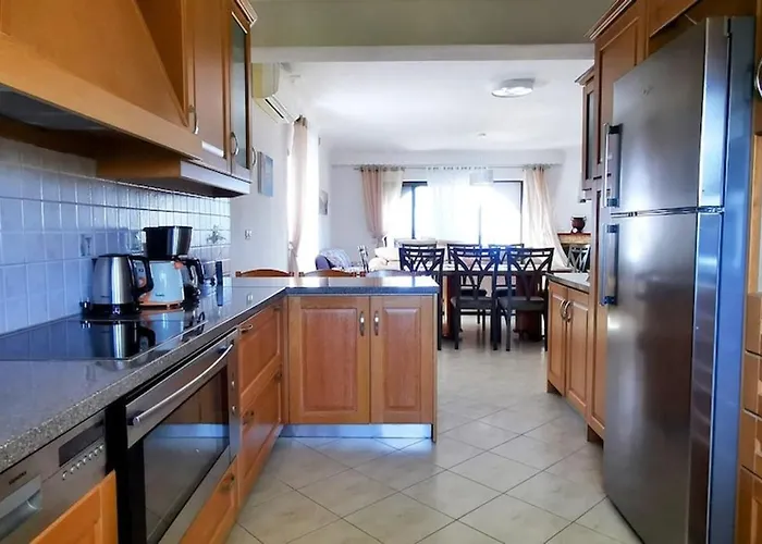 Daire Douranakis House Seaview *